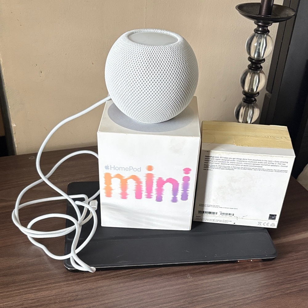 Apple HomePod mini - White Fabric Smart Speaker
